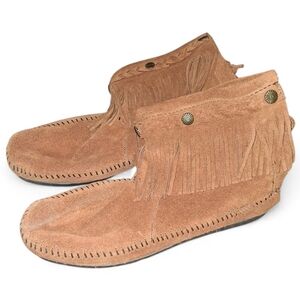 Minnetonka Womens Suede Fringe Ankle Moccasin Boots - Tan